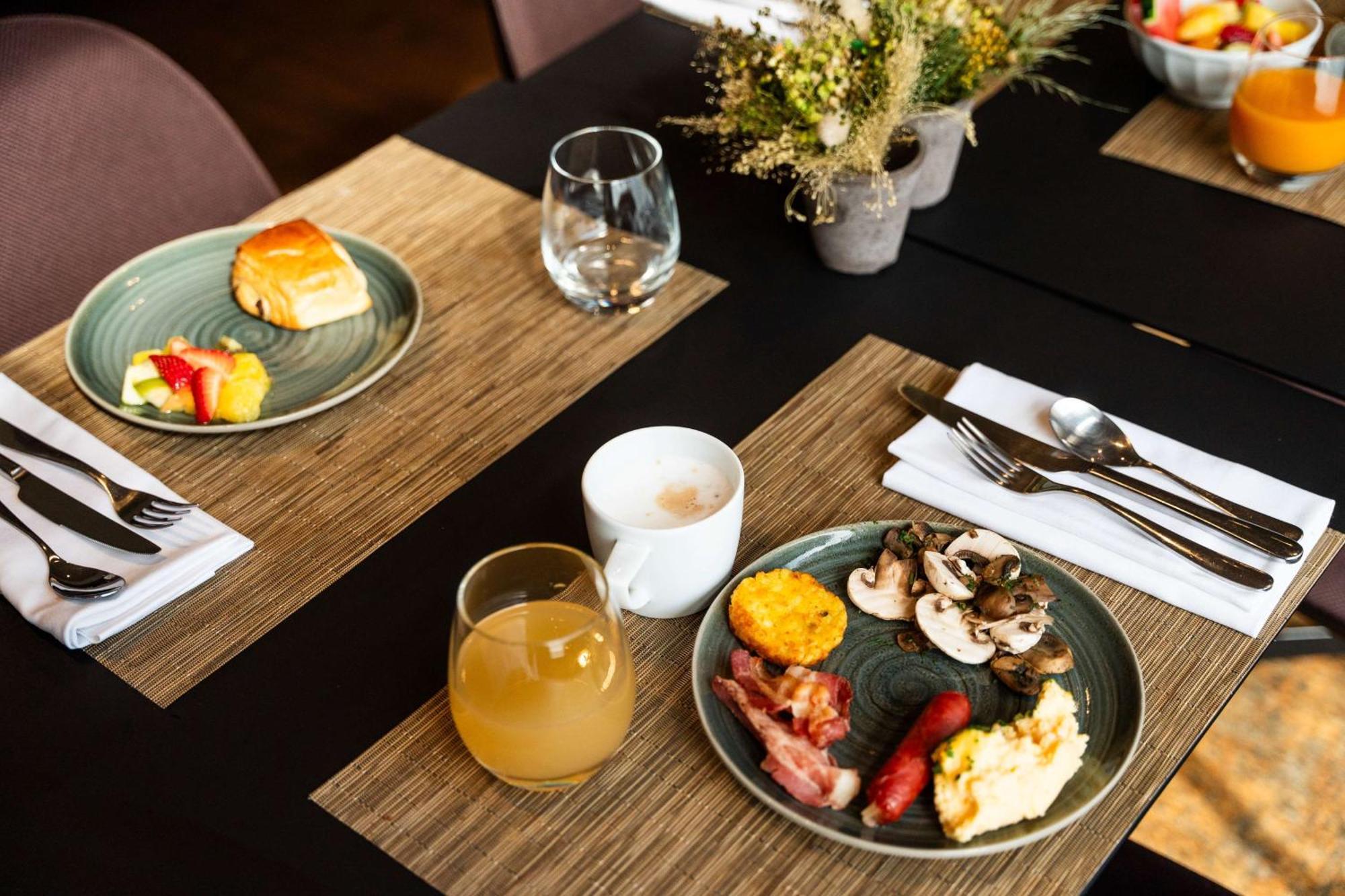 Le Masq Western Premier Hotel 4*