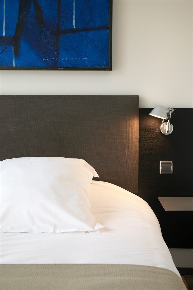 Le Masq Western Premier